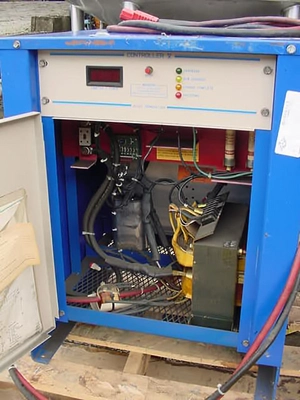 USED CHLORIDE 24 VOL BATTERY CHARGER BATTERY CHARGER