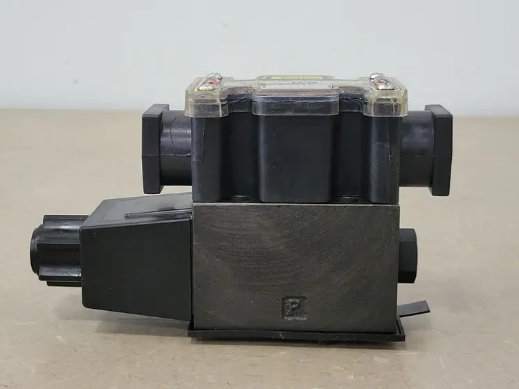 Used PARKER D1VW30BNYC45 70 Parts (Hydraulics and Pneumatics) British Columbia CA | Lenmark #264934