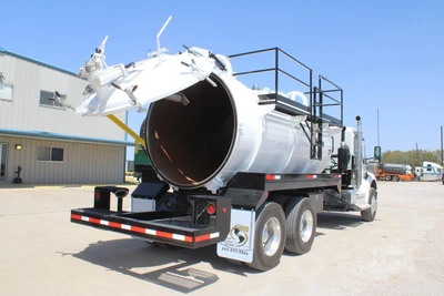 New | in-Stock 2027 PETERBILT 548 Vacuum Truck Texas US | Roll Off Truck World #1492027