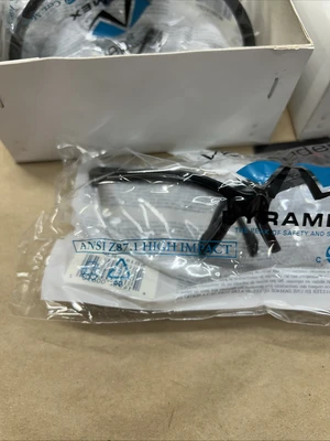 NEW Pyramex SB1810R20
