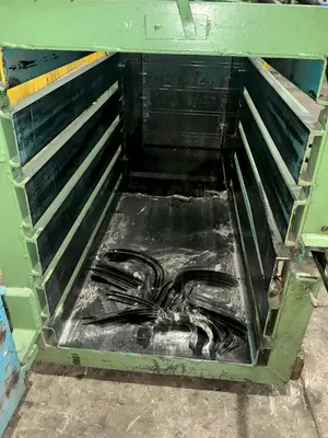 30" X 42" BALEMASTER MODEL #360A CLOSED DOOR HORIZONTAL HYDRAULIC BALER: YOBRO #25088