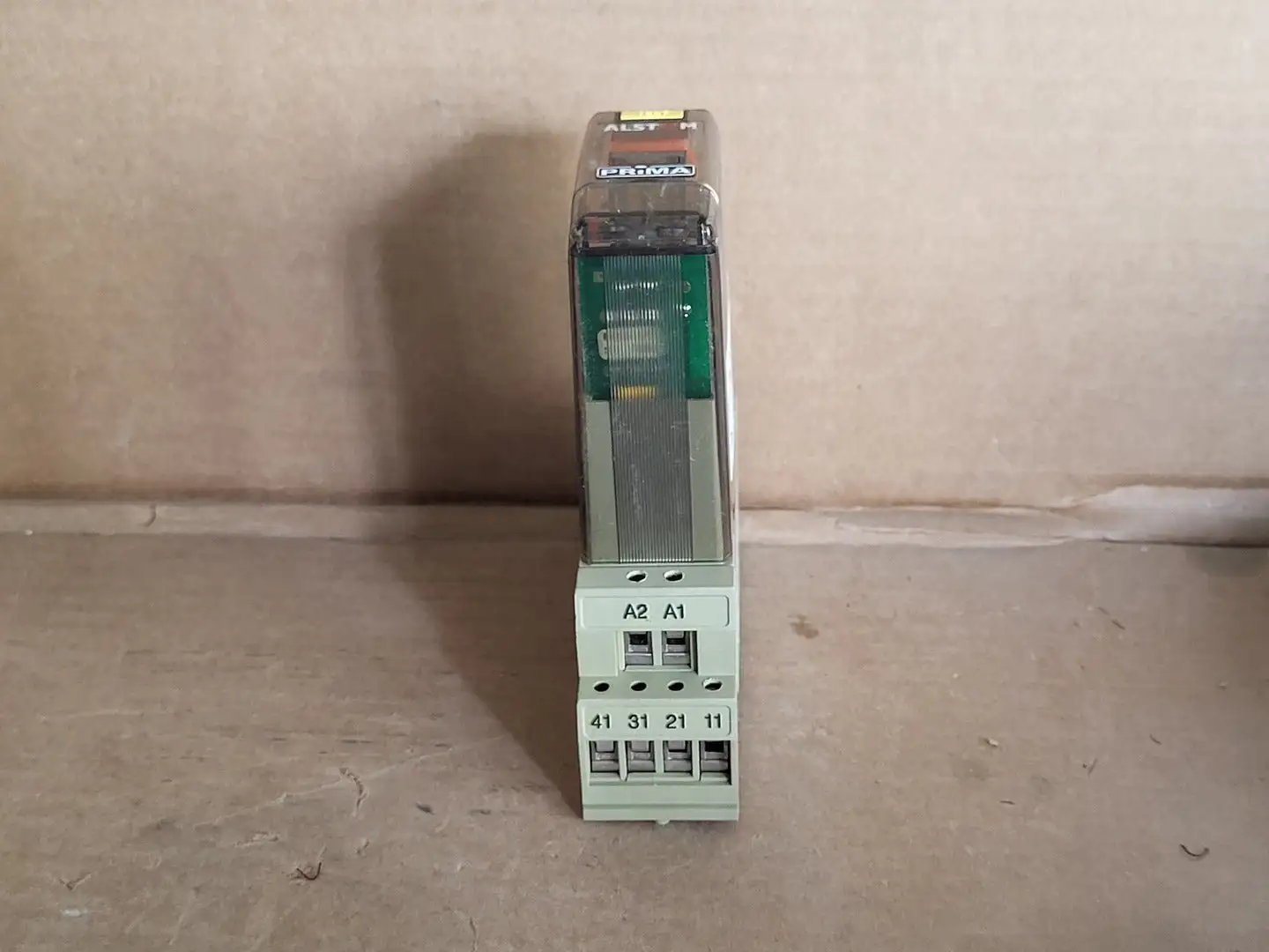 Relay PRS11N04TB w/ Socket PSF1A