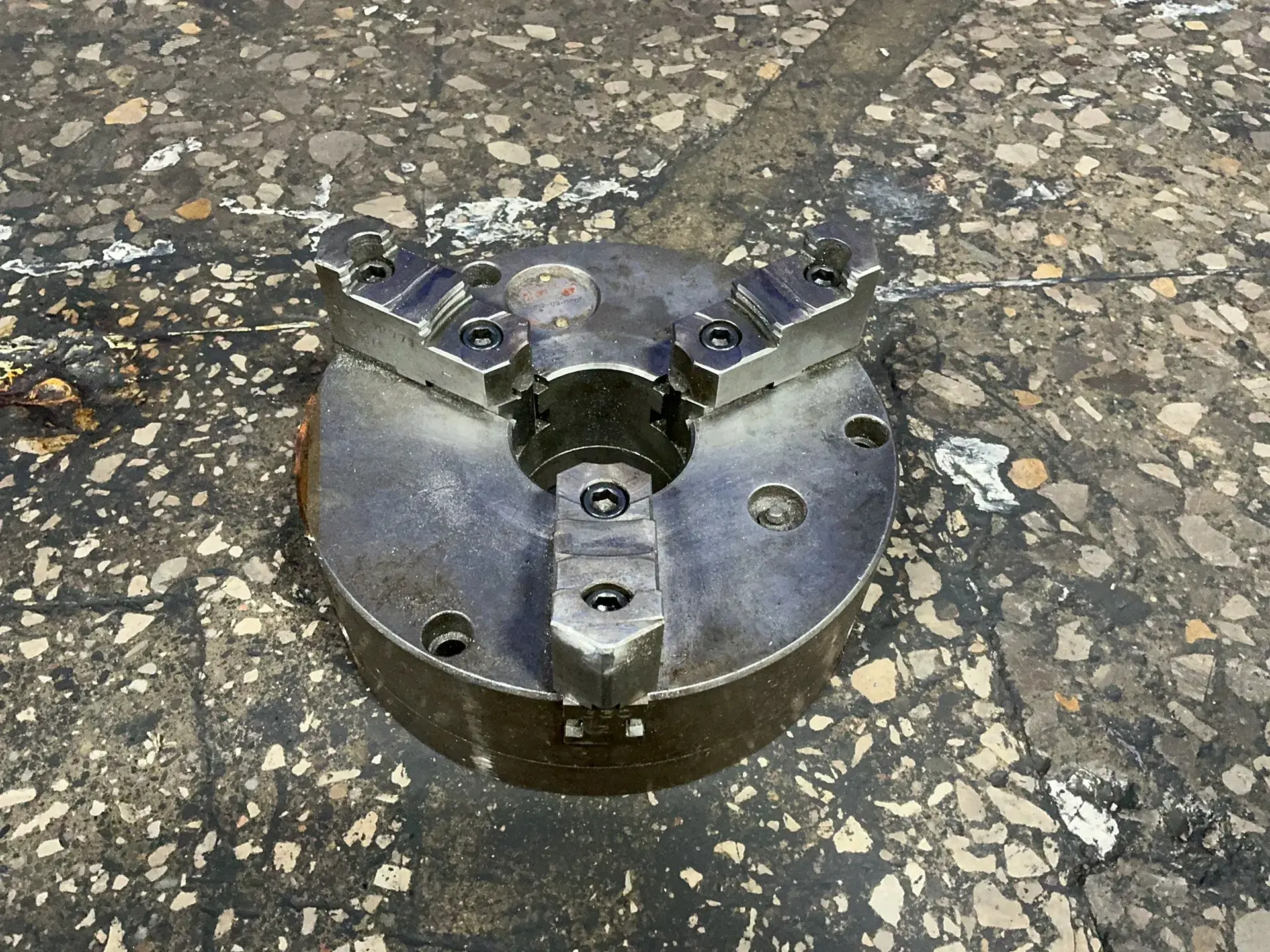 Used CUSHMAN CHUCKS 1862 Tooling & Accessories (Other) Ohio US | HGR 24 #1343959