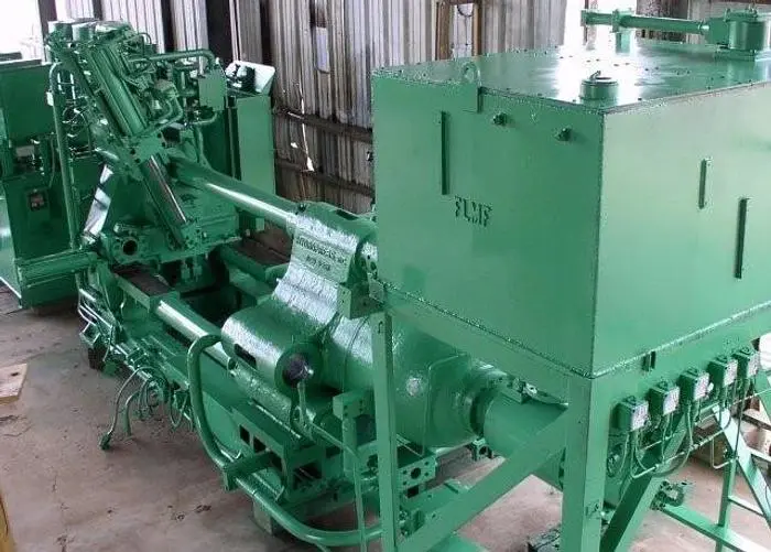 700 Ton Loewy Extrusion Press; 4 1/2" x 16" Billet