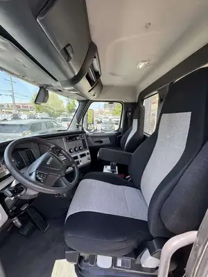 Used 2019 FREIGHTLINER CASCADIA 112 Hooklifts & Roll-Offs California US | Commerce Truck Equipment Sales #1548708