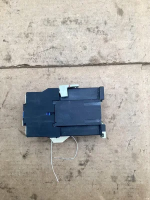 Telemecanique Electric LA4 DE 1E Safety Relay with Terminal Block