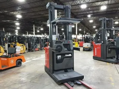 USED 2018 RAYMOND 560-OPC30TT