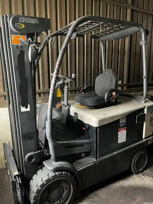USED 2011 CROWN USA  EQUIPMENT SC5240-40TT190;  FC4520-55TT188;  RR5795S-45TT400