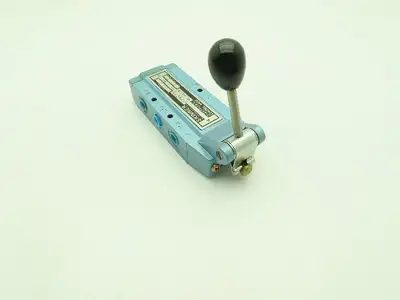 Skinner S3L0ACX2 Manual Directional Control Valve 5-Way 2 Pos 150PSI 1/4" NPT