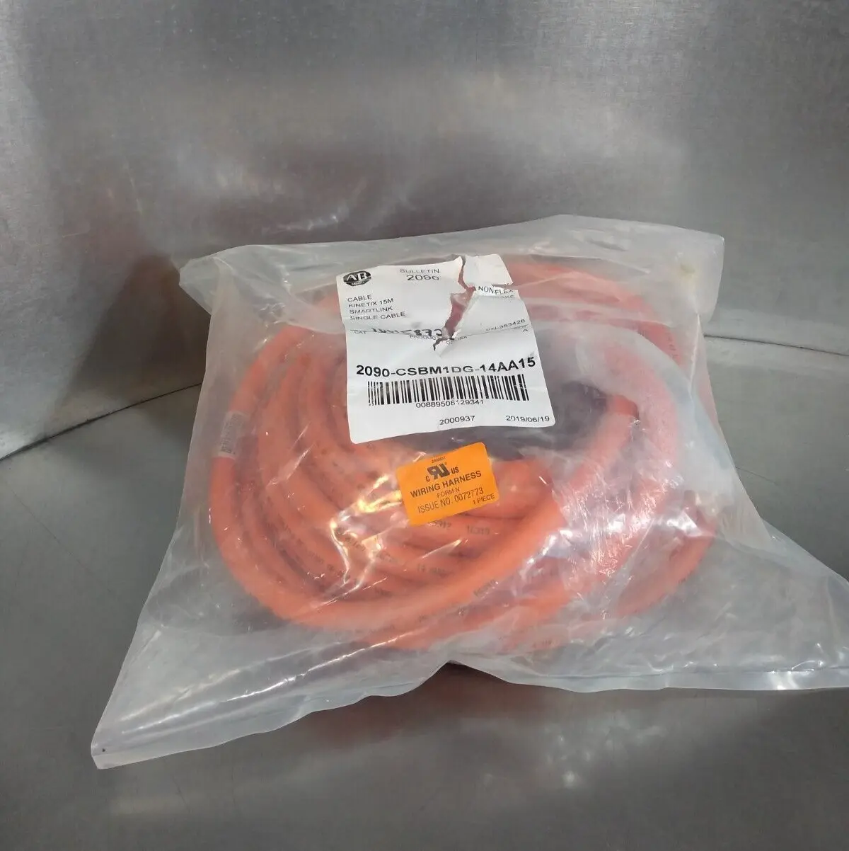 Allen Bradley 2090-CSBM1DG-14AA15 Servo Motor Power Cable Loc5D29
