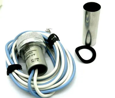 NEW HONEYWELL C7035A-1023 U V FLAME DETECTOR W/BULB 129464N C7035A1023