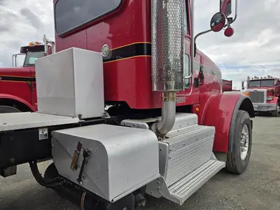 USED 2013 PETERBILT 365
