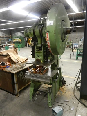 USED SCHULER 32 TON