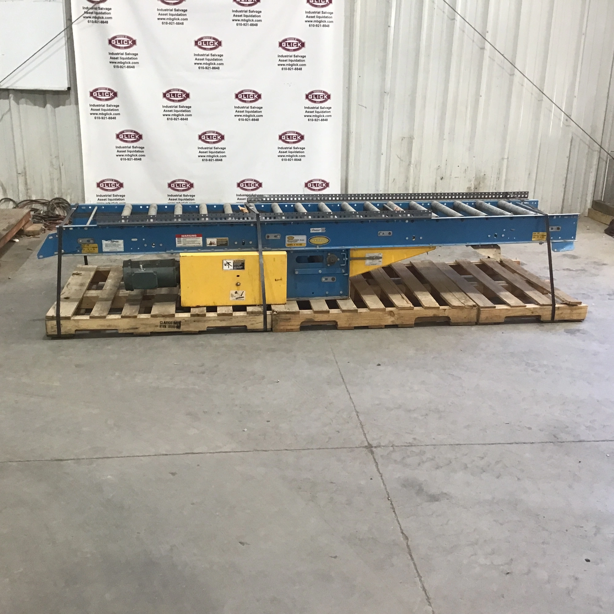 Hytrol SN: 457492 Driven Belt Conveyor – Gravity Roller Conveyor