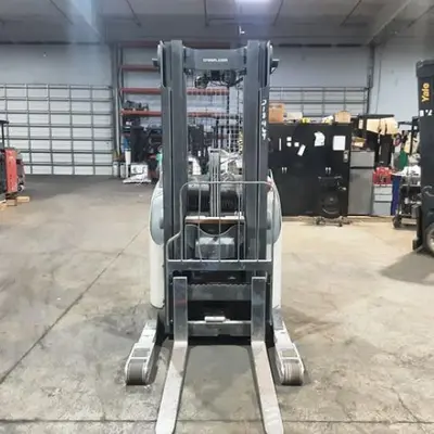 USED 2019 CROWN RR5725-45