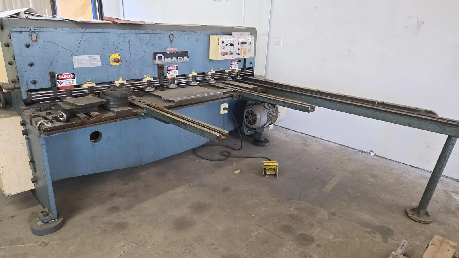 USED 1985 AMADA M-2060