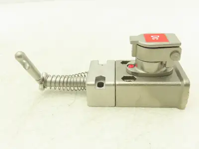 Allen Bradley 440T-MSALE10DC Guardmaster Trapped Key Interlock Switch No Key