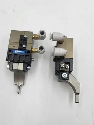 Used SCHUNK SCHUNK MPG+32-AS / 305512 ROBOTIC PNEUMATIC GRIPPERS Robot Parts | ND Industrial Surplus #1216668