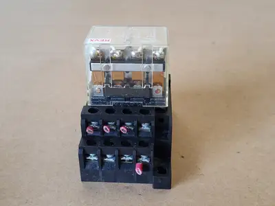 USED OMRON LY4
