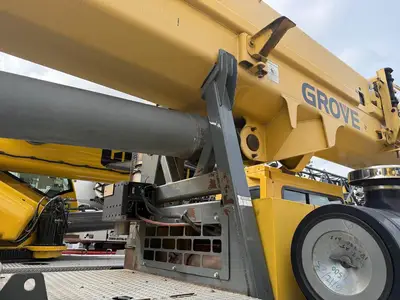 USED 2004 GROVE TMS900E