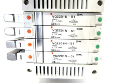 USED SMC VV5Q21-04C4FU0-NS MANIFOLD W/ VQ2201N-51 VV5Q2104C4FU0NS