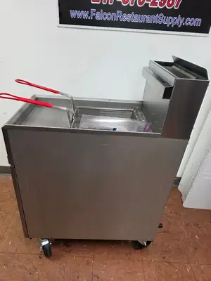 Used Dukers Used Dukers DCF3-LPG LP Gas Floor Fryer 40lbs 90,000 BTU on Casters Cookers / Coolers / Fryers Illinois US | Falcon Restaurant Supply #1373583