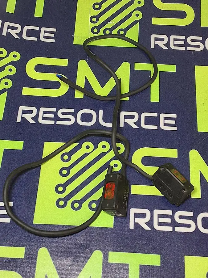 KEYENCE PZ-G42N PHOTOELECTRIC SENSOR SWITCH 10-30VDC