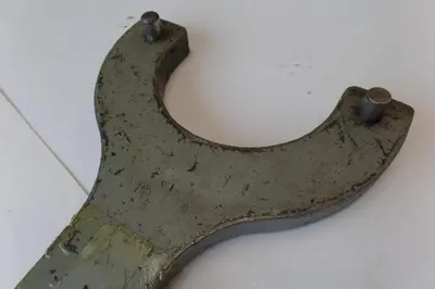 USED METAL FABRICATOR 3953457