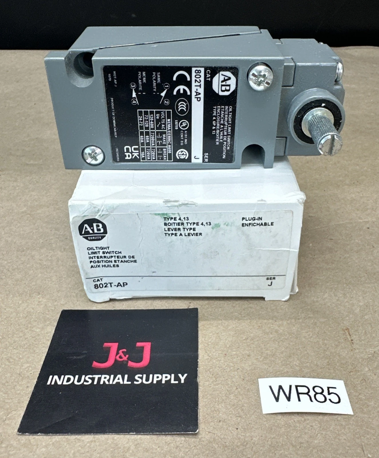 NEW Allen-Bradley 802T-AP J