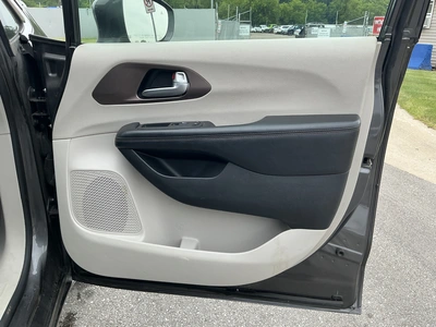 USED 2019 CHRYSLER PACIFICA