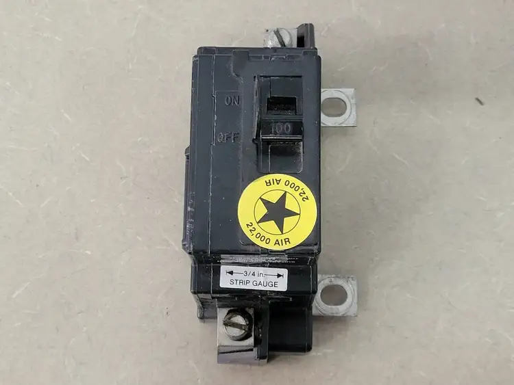Used SQUARE D QOM100VHL Switchgears British Columbia CA | Lenmark #239813