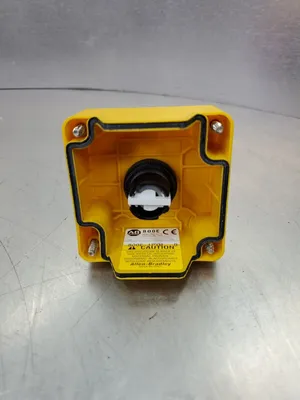 Allen Bradley 800E-1PYM Ser. B E-STOP Module. 4E-21