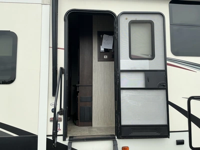 Used 2019 HEARTLAND BIG COUNTRY 3806RKD Campers, Caravans, Motorhomes Michigan US | Miedema Asset Management Group #1334395