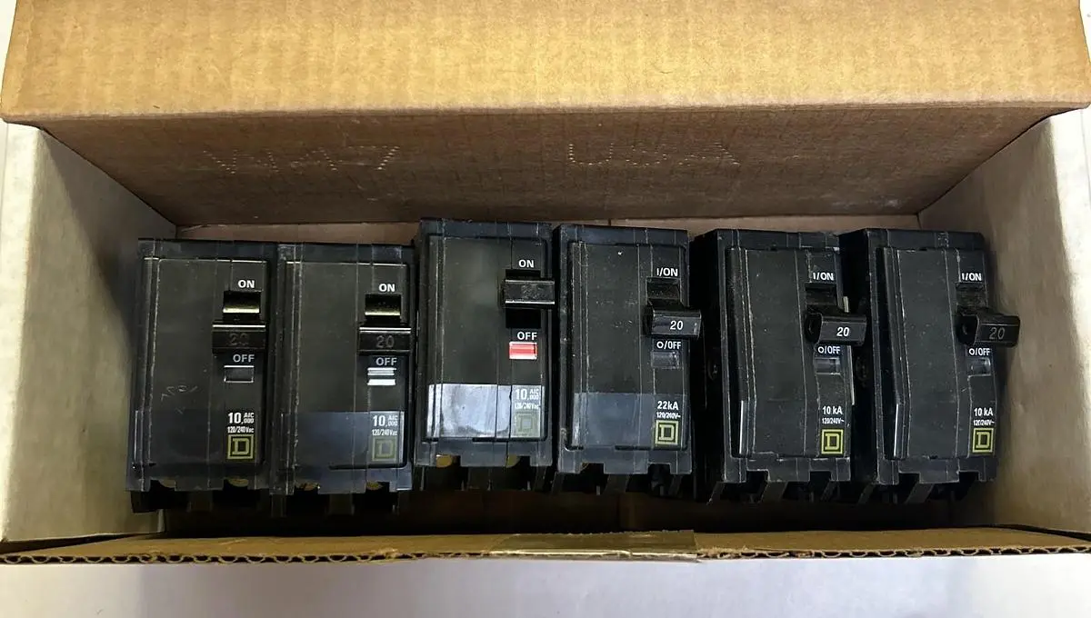 Used SQUARE D Q0B220 Miscellaneous Equipment (Electrical & Power) | Surplus Asset Holdings #1198208