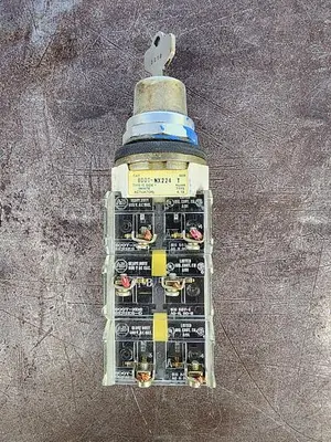 USED ALLEN-BRADLEY 800T-NX224