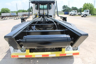 New | in-Stock 2027 WESTERN STAR 47X Hooklifts & Roll-Offs Texas US | Roll Off Truck World #1492010