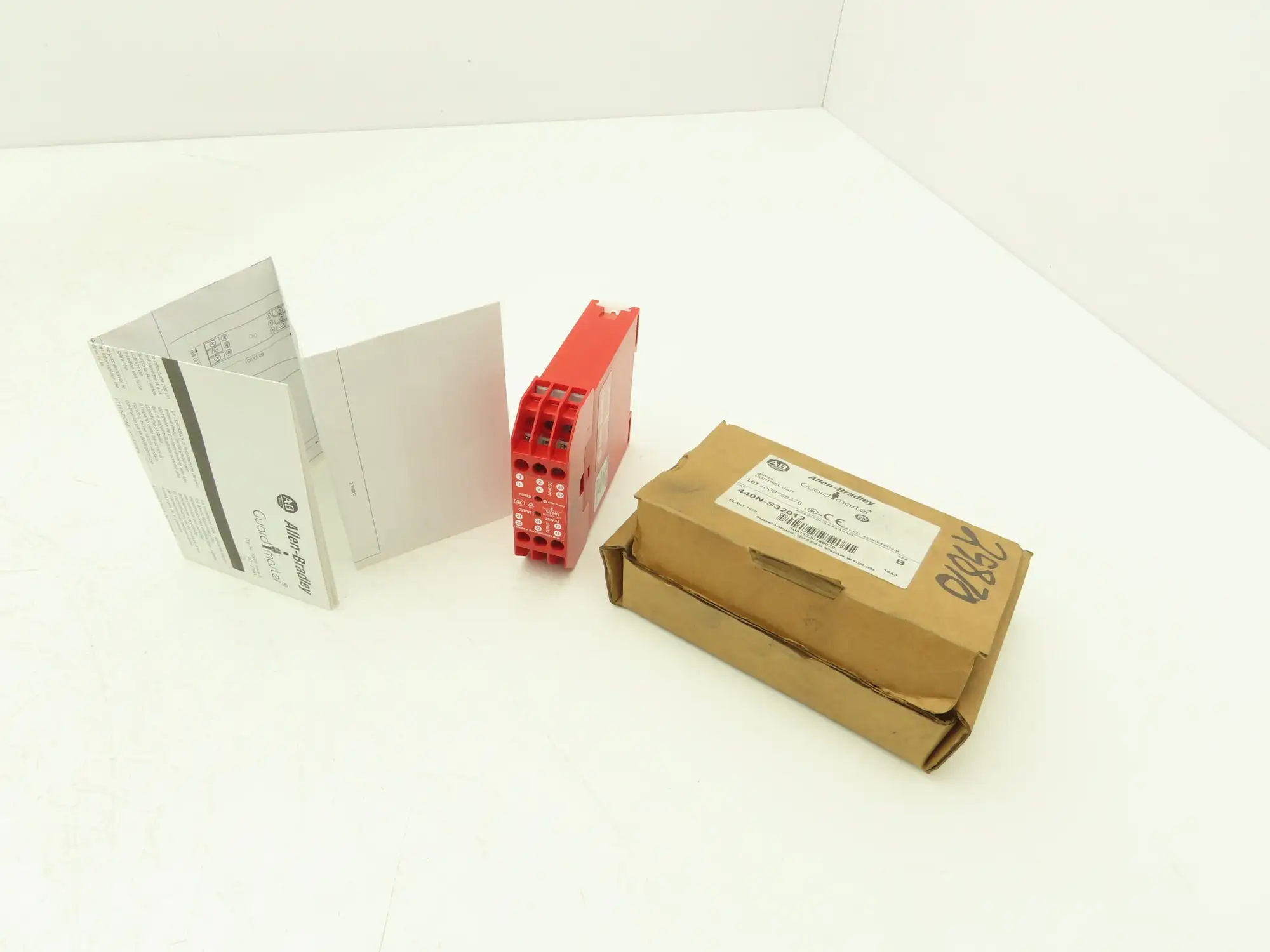 Allen Bradley 440N-S32013 Guardmaster Safety Relay Sipha Control Unit 24V Ser B