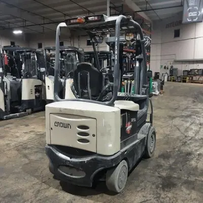 USED 2019 CROWN FC5215-50