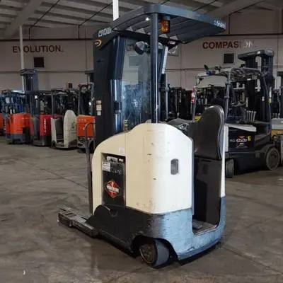 USED 2016 CROWN RR5725-45