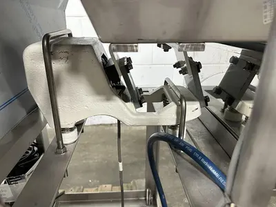 Vibratory Conveyor with Spray Nozzles