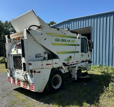 2012 GLOBAL ENVIRONMENTAL GLOBAL M3 SWEEPER | Iron Listing (4)