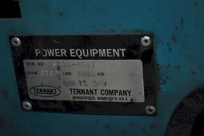 USED TENNANT 8300