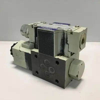 USED YUKEN DSG-01-2B8-D24-50150