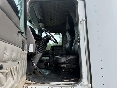 Used 2002 KENWORTH T800 TRUCK TRACTOR Conventional trucks Michigan US | Miedema Asset Management Group #1709451