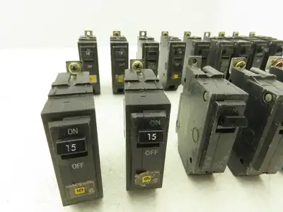 General Electric THQB115 Circuit Breaker 1-Pole 15Amp Bolt-In 120/240V Lot of 17