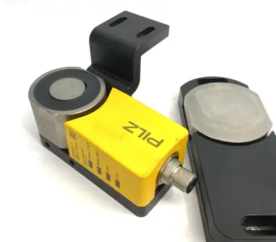 USED PILZ ELECTROMAGNETIC GUARD LOCKING SAFETY SWITCH W/ ACTUATOR PLATE