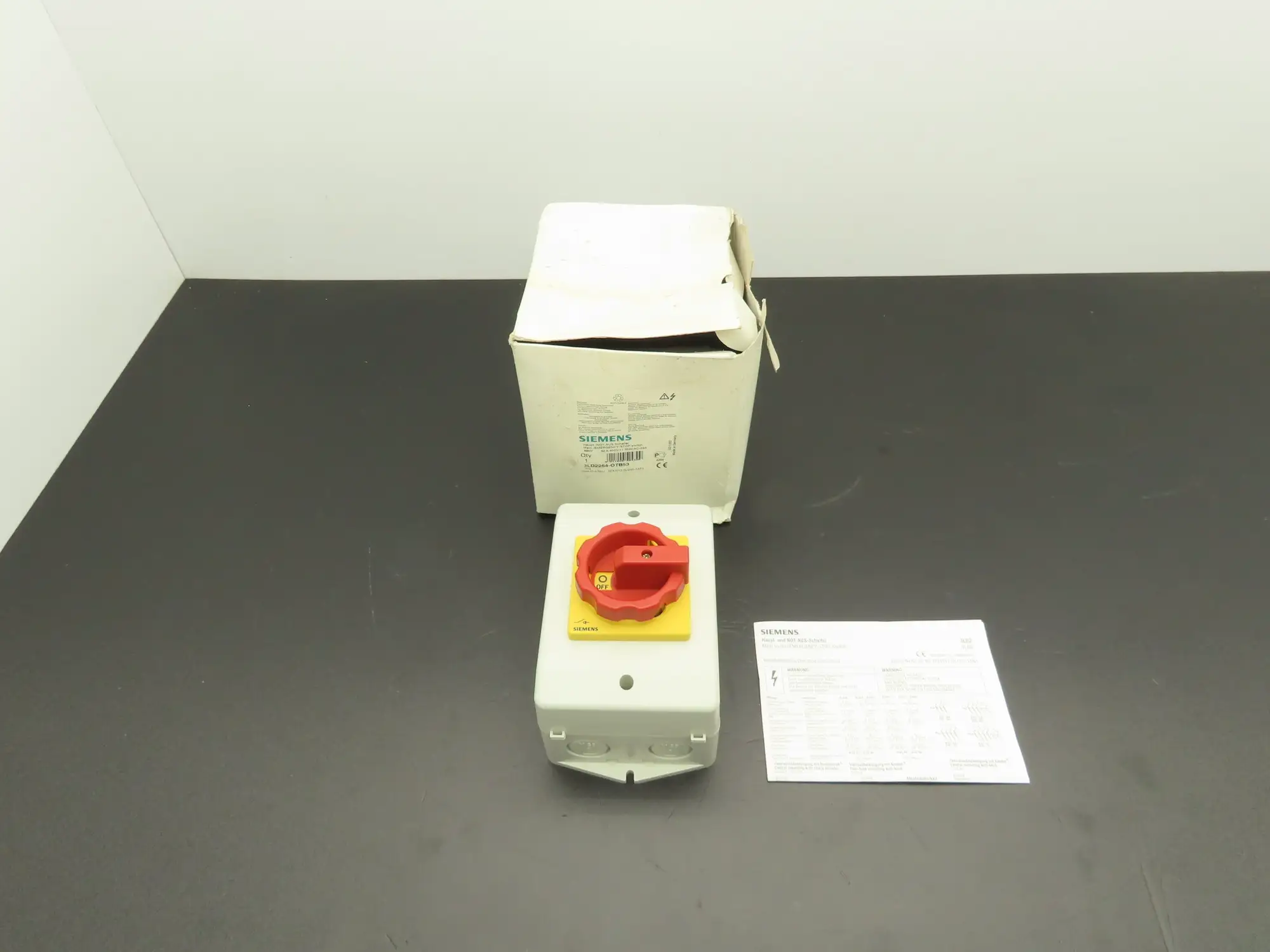 Siemens 3LD2164-OTB53 Disconnector Switch Main Emergency Stop 400VAC 25A 9.5kW
