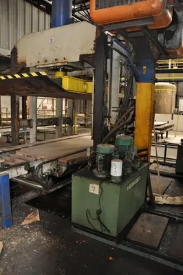 USED VALETTE PANEL PRESS 410 TON