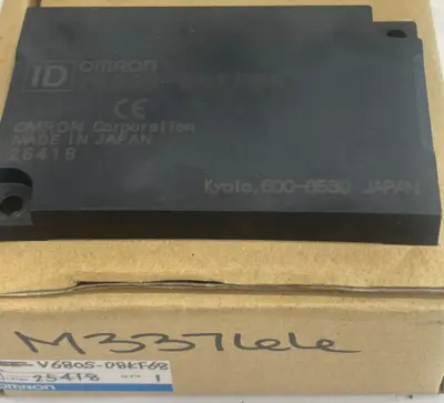 NEW OMRON V680S-D8KF68 RFID TAG V680SD8KF68
