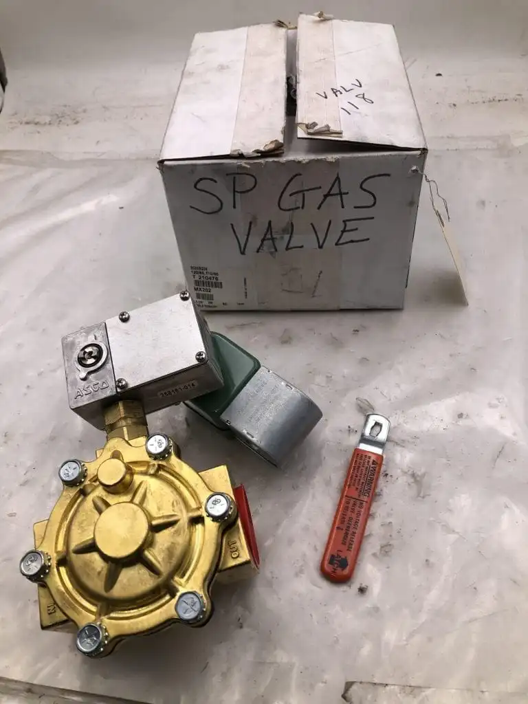 ASCO Red-Hat 8025B204 1-1/2″ Brass Manual Reset Solenoid Valve 5-125PSI WOG -NIB